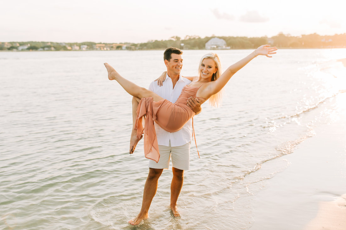 Wilmington Wedding photographer takes engagement pictures at Carolina Beach